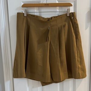 NWT Banana Republic Golden Khaki Skort